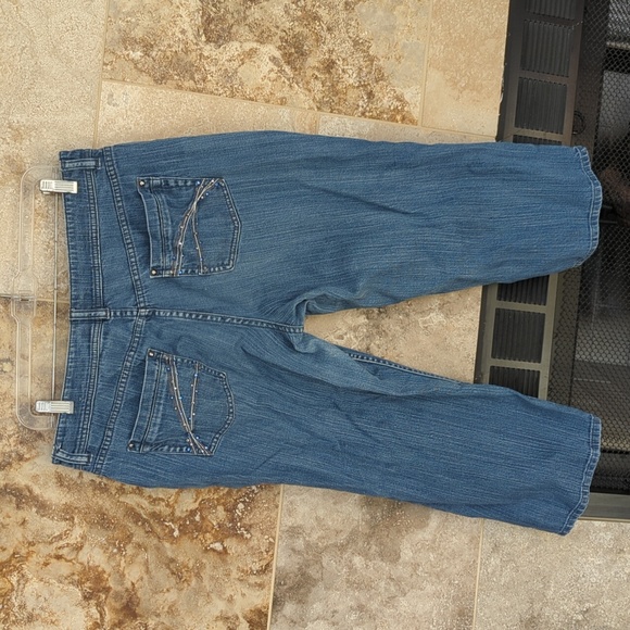 Chico's 2 Large Denim Capris Simple - Picture 5 of 8
